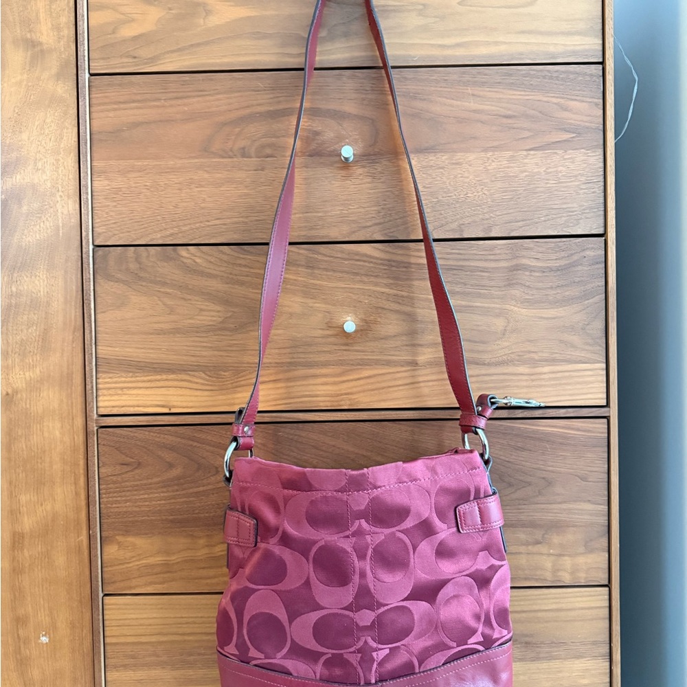 Coach 2011 Burgundy Jacquard with Adjustable
Leather Chain Strap F18862 - Picture 3 of 11